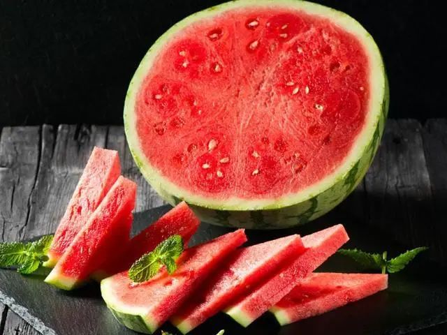 100元能在世界各地买什么,100元在世界各地都能买到什么