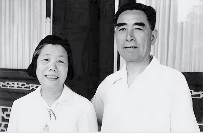 周总理逝世3小时后遗体被解剖，医生泪如雨下：总理该有多痛啊！