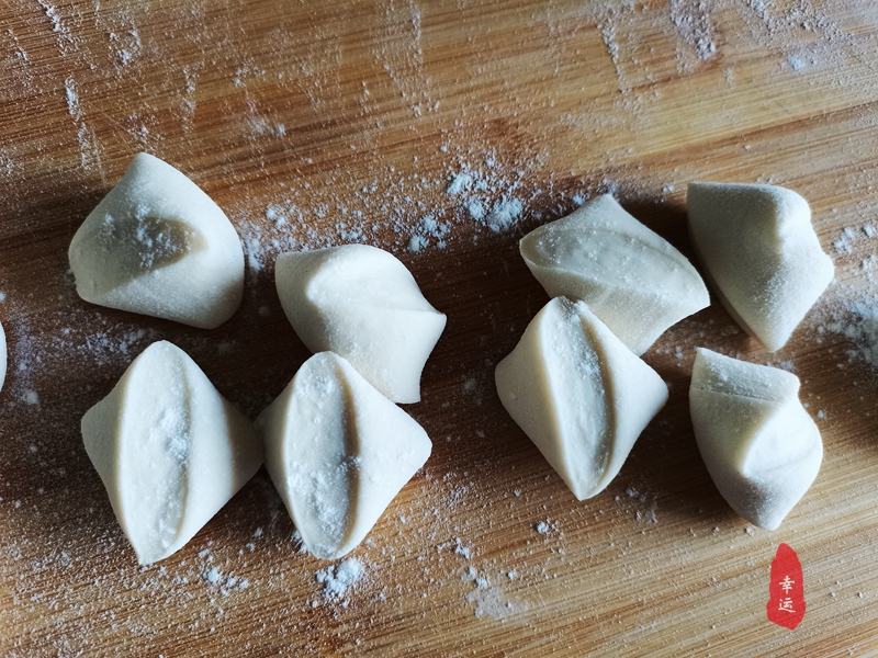 锅贴是封口好吃还是不封口好,锅贴较教程