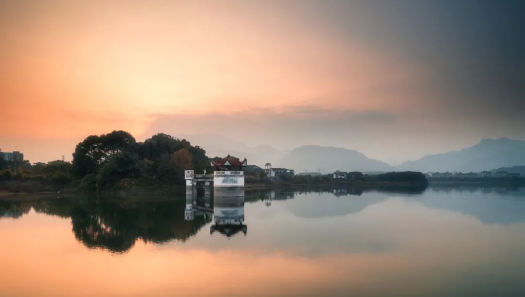峨眉只有峨眉山好玩吗,峨眉巅是峨眉山吗