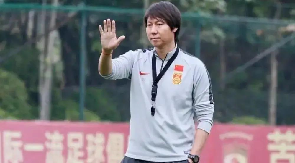 中国足球推倒重来又有何妨,中国足球甩掉包袱