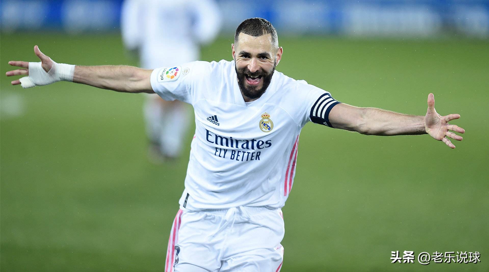 双鬼拍门算越位吗,双鬼拍门足球犯不犯规