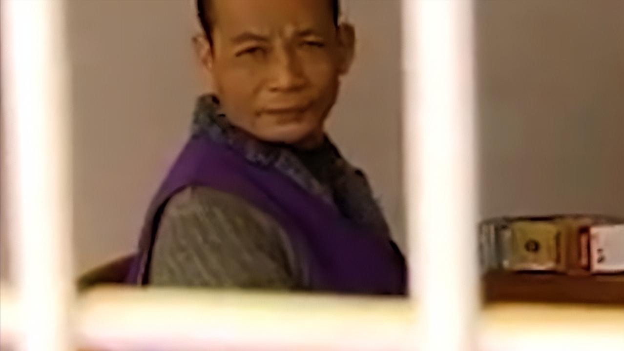 儿子把父亲活埋尸体突然不见了,18岁男孩杀父分尸