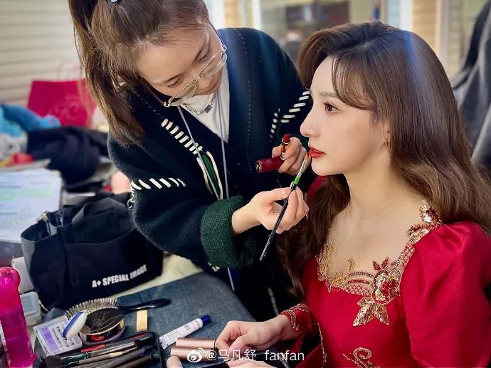 足球盛宴主持人马凡舒,天下足球主持人马凡舒视频