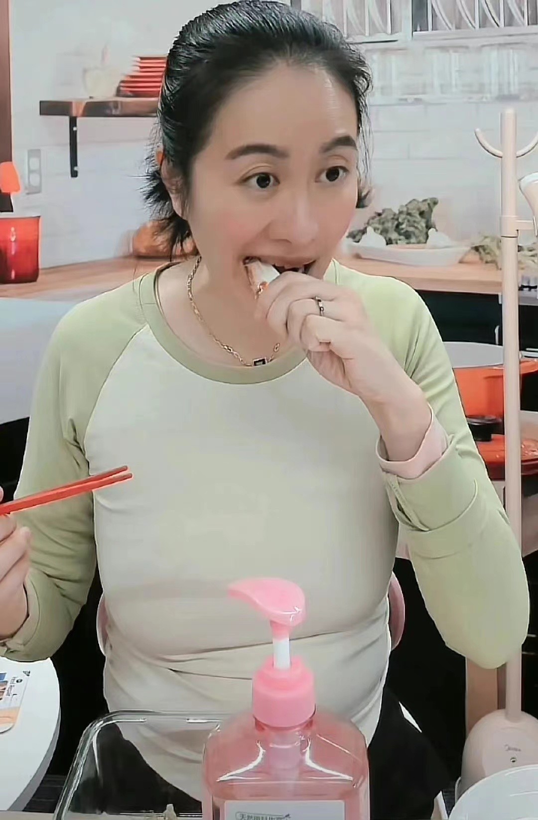 叶璇露脐装照片真人 (叶璇被爆料视频)