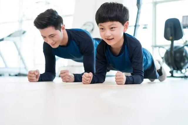 30分钟有氧减脂体操训练燃烧脂肪,一天中减脂脂肪燃烧的最佳时间