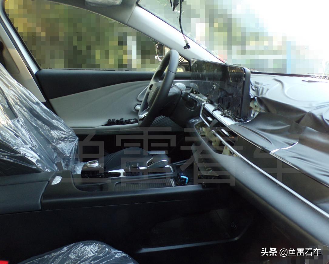 首曝奇瑞m1e2022新款,奇瑞m1e内饰后排