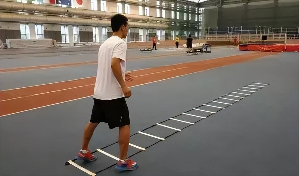 羽毛球专项灵敏步伐训练,羽毛球专项灵敏步法训练