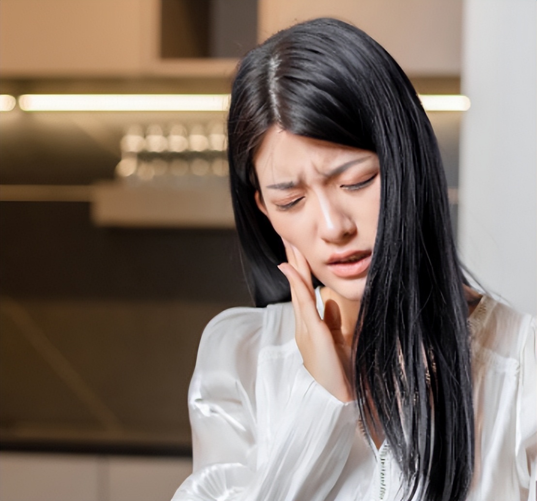 嘴里长溃疡的偏方,睡觉起来嘴里的溃疡越来越痛