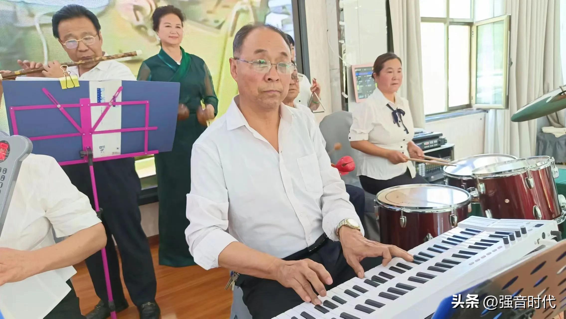 宕昌：七彩乐艺术团歌声嘹亮庆“八一”