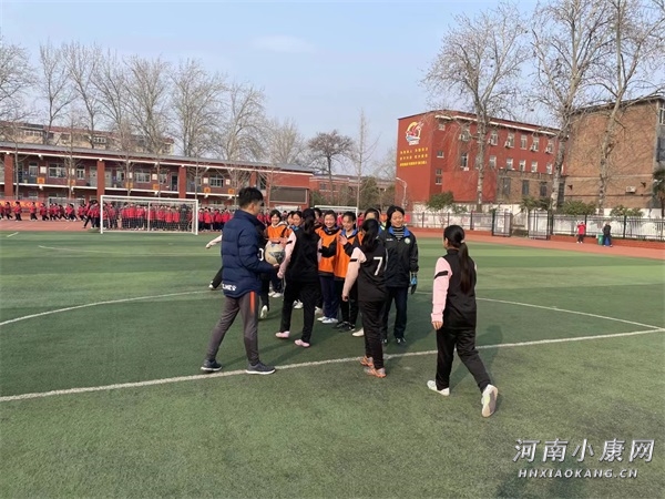开封市五一路第二小学足球队比赛,开封市2017年校园足球比赛