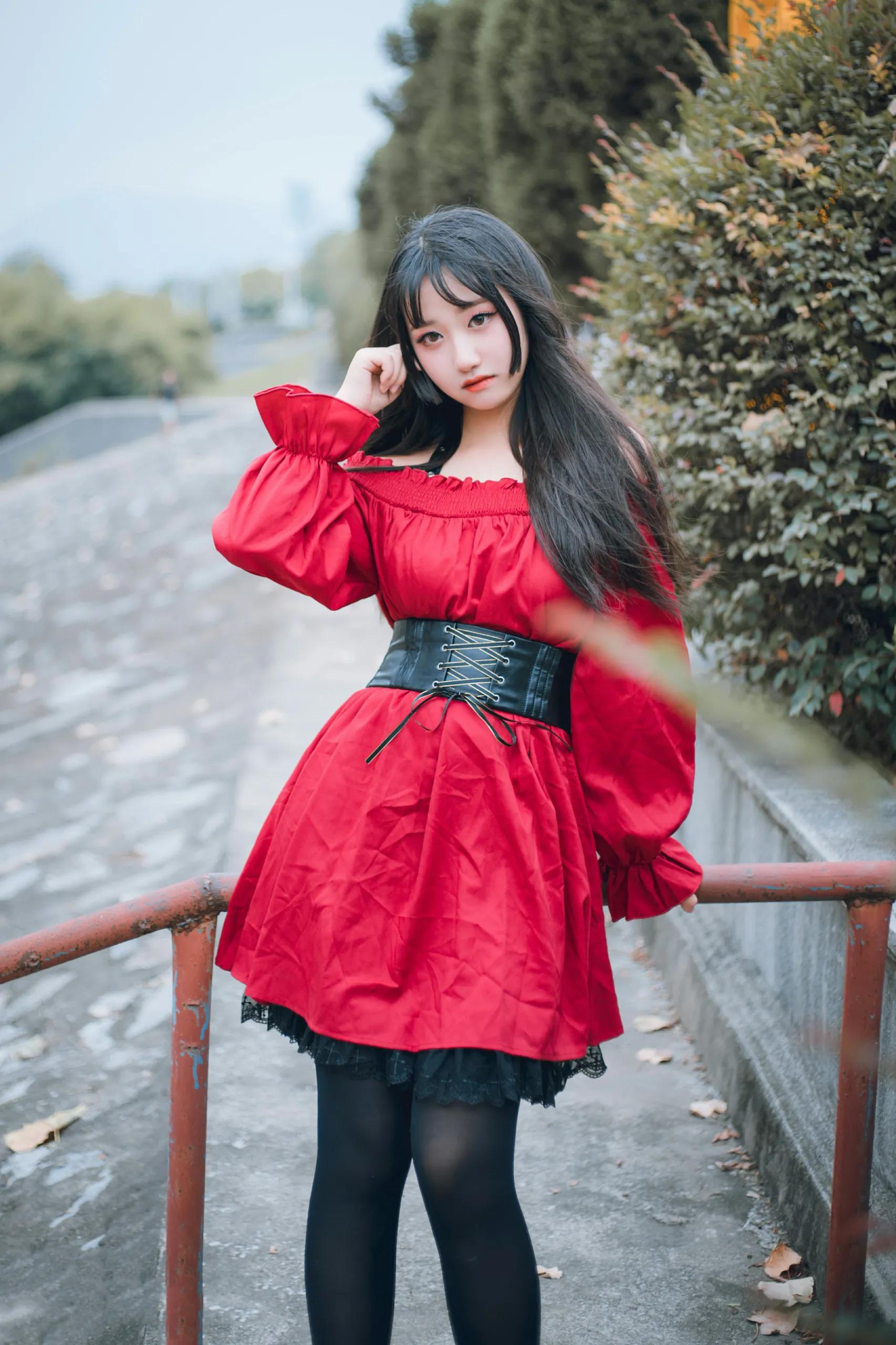 一边是学姐一边是学妹该选哪个呀,学姐还是学妹更适合做女朋友