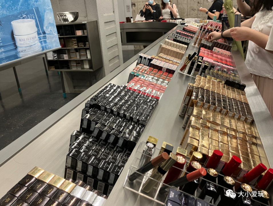 实探帝都网红仓储折扣店，家居、化妆品、白菜价大牌服饰全都有