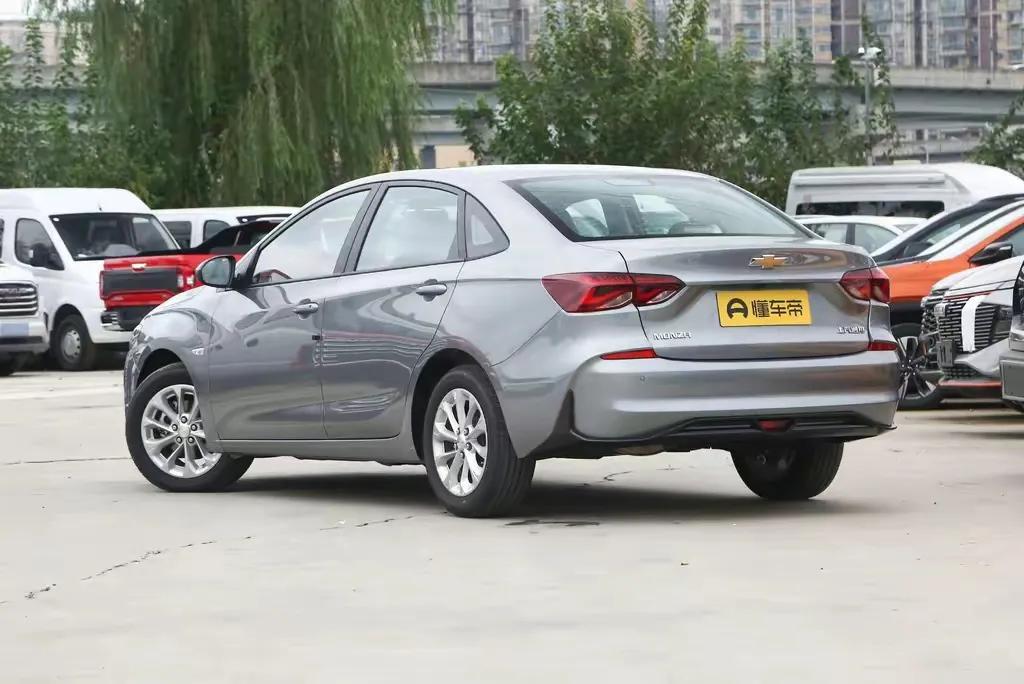 雪佛兰科鲁泽2024款用户用车体验,科鲁泽2022款轻混redline320t