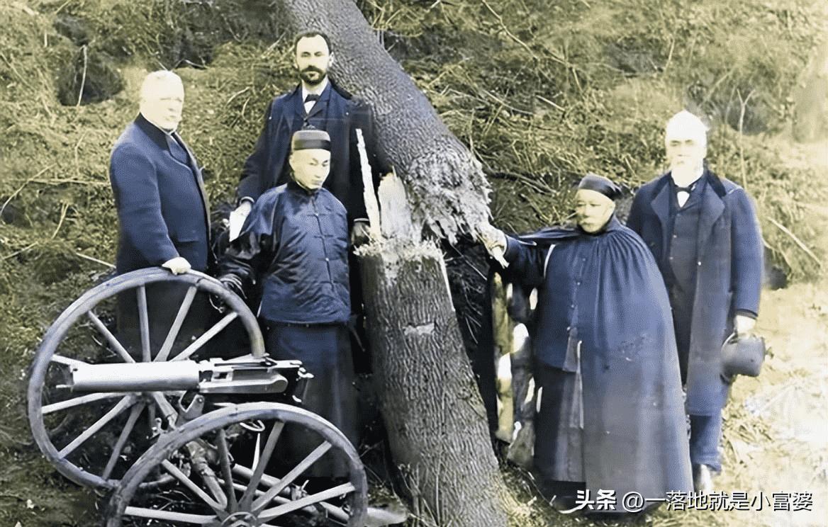 日军当着国军的面杀俘虏,日军侵华兽行