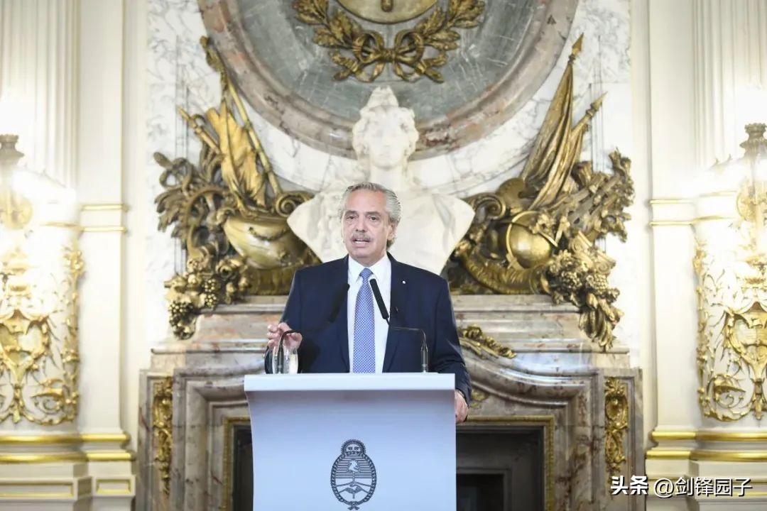 足球远离政治?其实是个伪命题——乱侃世界杯之三十七