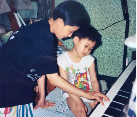 中国钢琴女魔王穿短裙演奏被嘲不雅？！霸气回怼：我只是在做自己