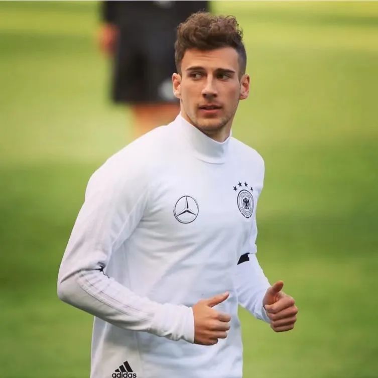 不懂球也看世界杯,不懂球但看世界杯