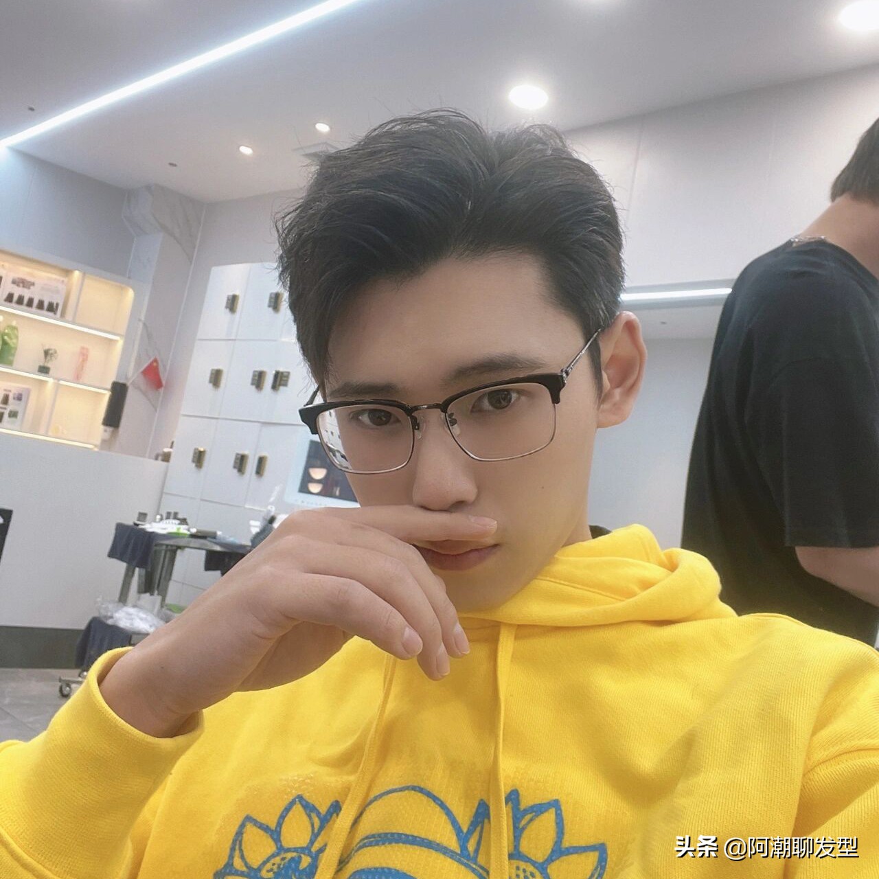 2023年最流行的男发款式,14款帅气男发清爽又时尚