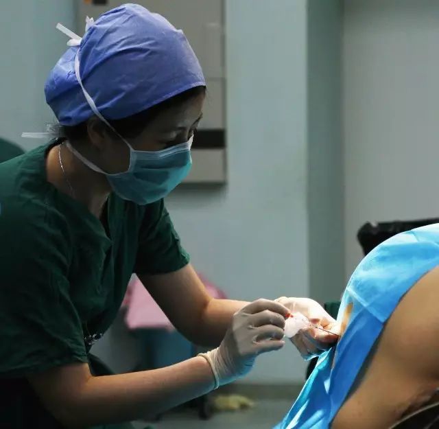 手术后出现恶心呕吐是怎么回事,手术后恶心呕吐多久就好了