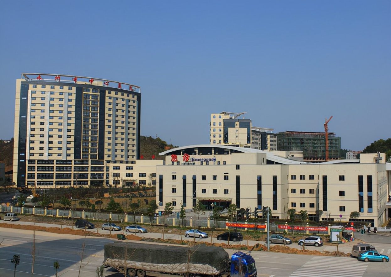 男子手长满树疙瘩是什么病,男子手长满树疙瘩手术了吗