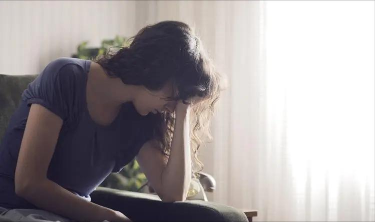 脖子和腋下的小肉粒是什么,脖子和腋下长小肉刺会自己脱落吗