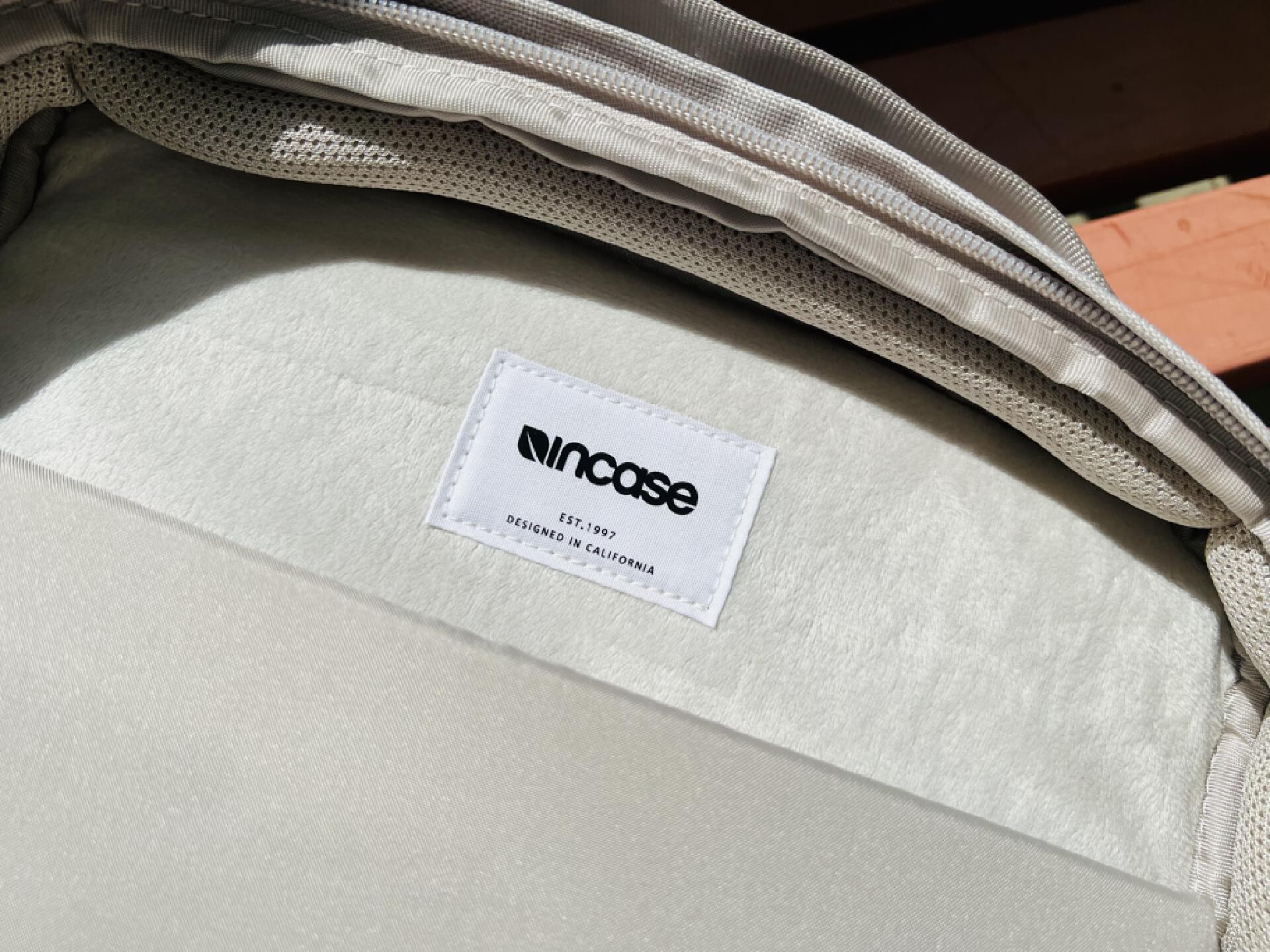 incasecitycompact双肩包,不失逼格的通勤包