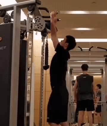 王一博脸型无颧骨,王一博的法令纹