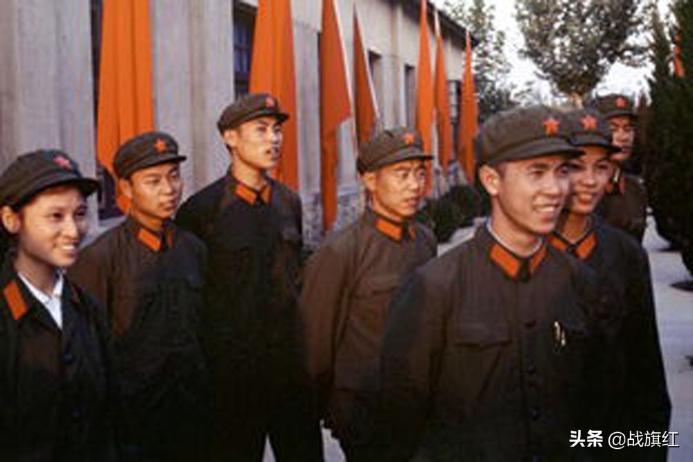 学生连换了新连长，一天3包烟，司务长证实：连长买烟，半箱起步