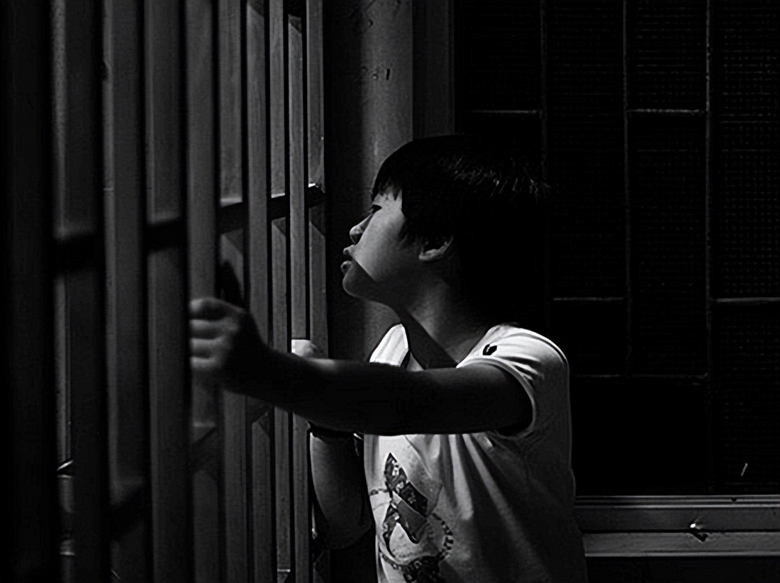 山东六旬中学教师退休后倾尽家财，潜伏金三角11年，获取近千情报