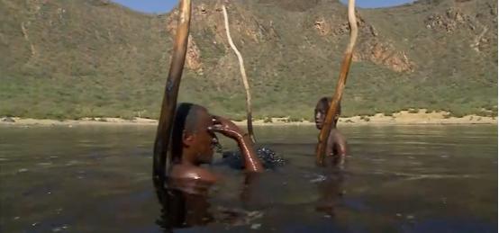 非洲的盐有多贵？200斤盐能换五头牛，但采盐工的艰辛难以想象