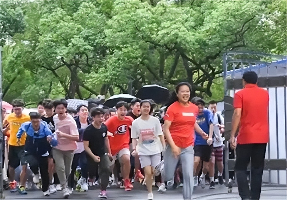 罗子欣一字马新闻评述,罗子欣一字马高考分数