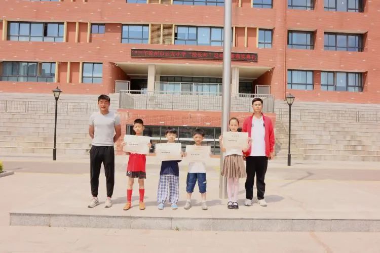 绿茵点燃梦想足球彰显青春,足球点燃梦想激情挥洒青春