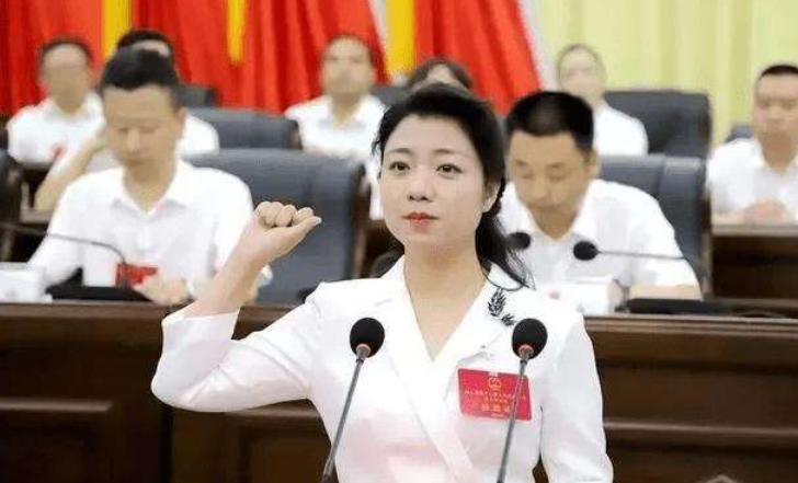 公务员考试成功上岸经验分享视频,公务员面试颜值高能加分吗