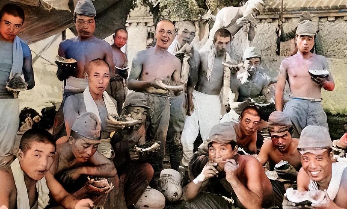 老日军女兵老照片,女子身着日本侵华军装露脸