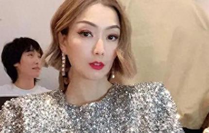 半露*裤内**和下胸？这些女明星派真是把“诱惑”推到了极限