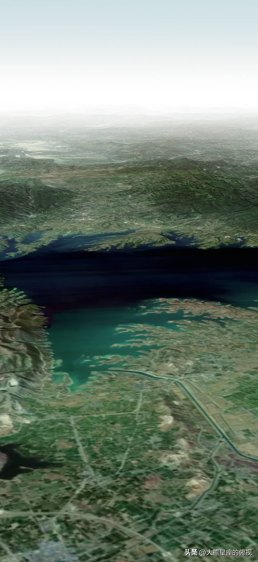 上帝视角看世界最美秋天,河南地平线最高的山