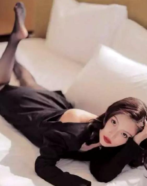 院长在宾馆给女主播治痔疮,某院长给网红治疗痔疮