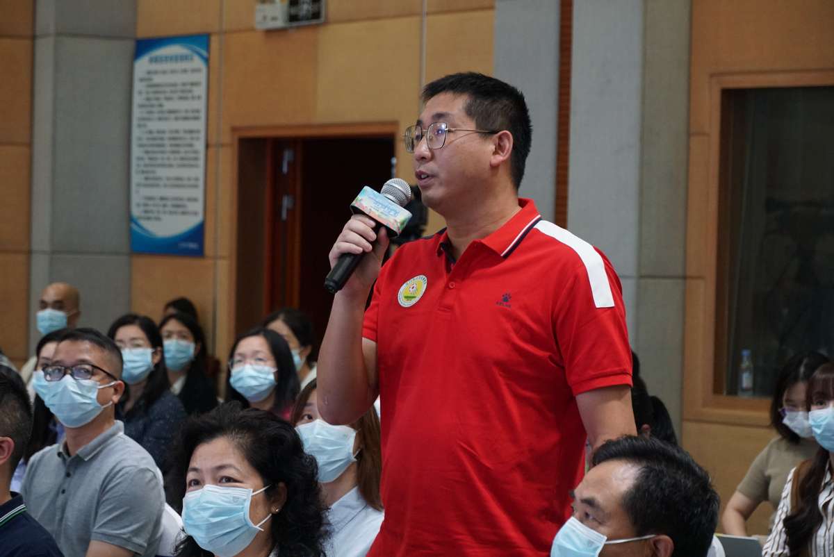 市政协委员张书羿：积极推广校园足球引导更多青少年爱上体育运动