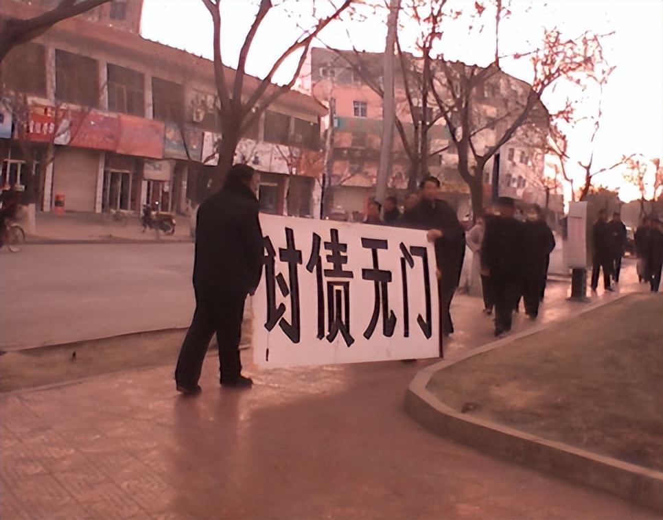 海珠桥发生的事情,广州海珠桥推人后续