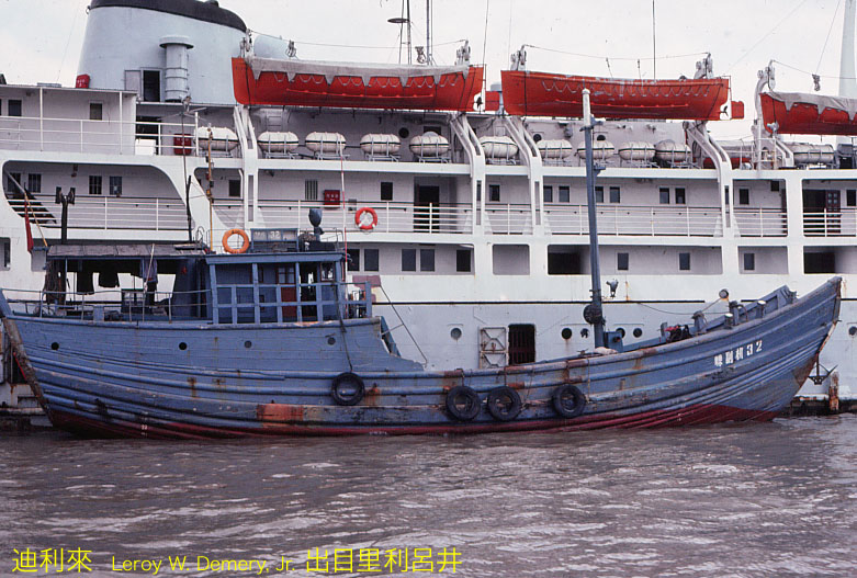 八十年代的上海老照片,踩在东海沿岸闪耀着无与伦比的繁荣骄傲