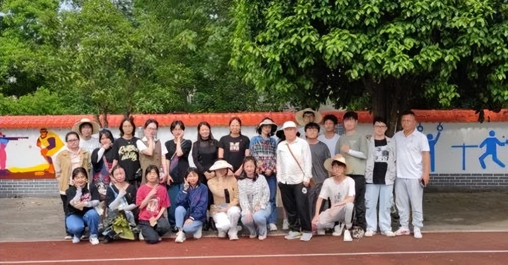 校园特色绘画文化墙,多彩墙绘扮靓街巷