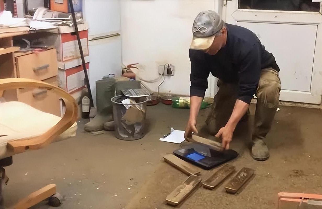 旧坦克藏黄金,旧坦克发现黄金