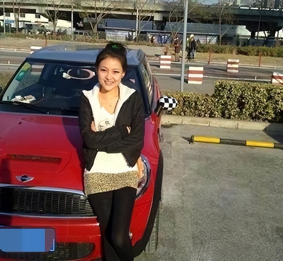 谁说虎毒不食子?亲手把郭美美推入深渊的始作俑者,是她亲妈