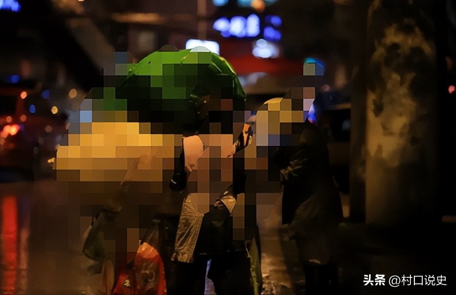 一伙人疑似拍摄色情虐待视频，男子见义勇为，协助警方将其拦停