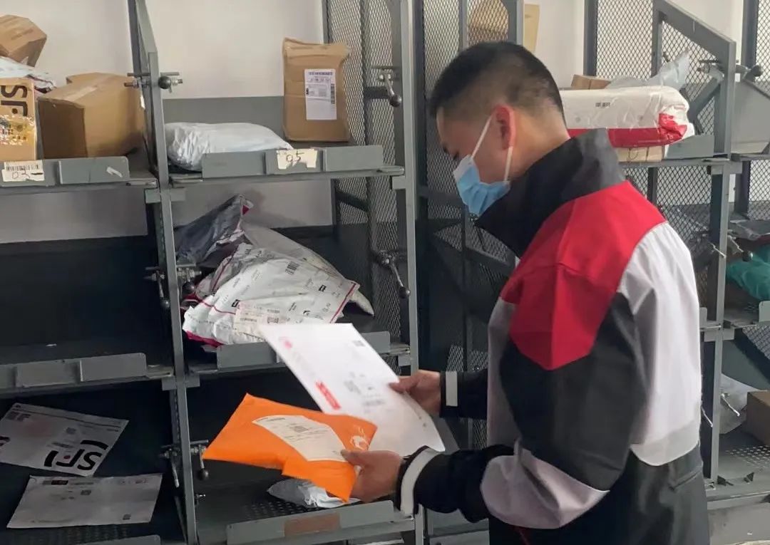 【喜报】顺丰快递小哥刘阔入选“2022北京榜样”六月第一周周榜！