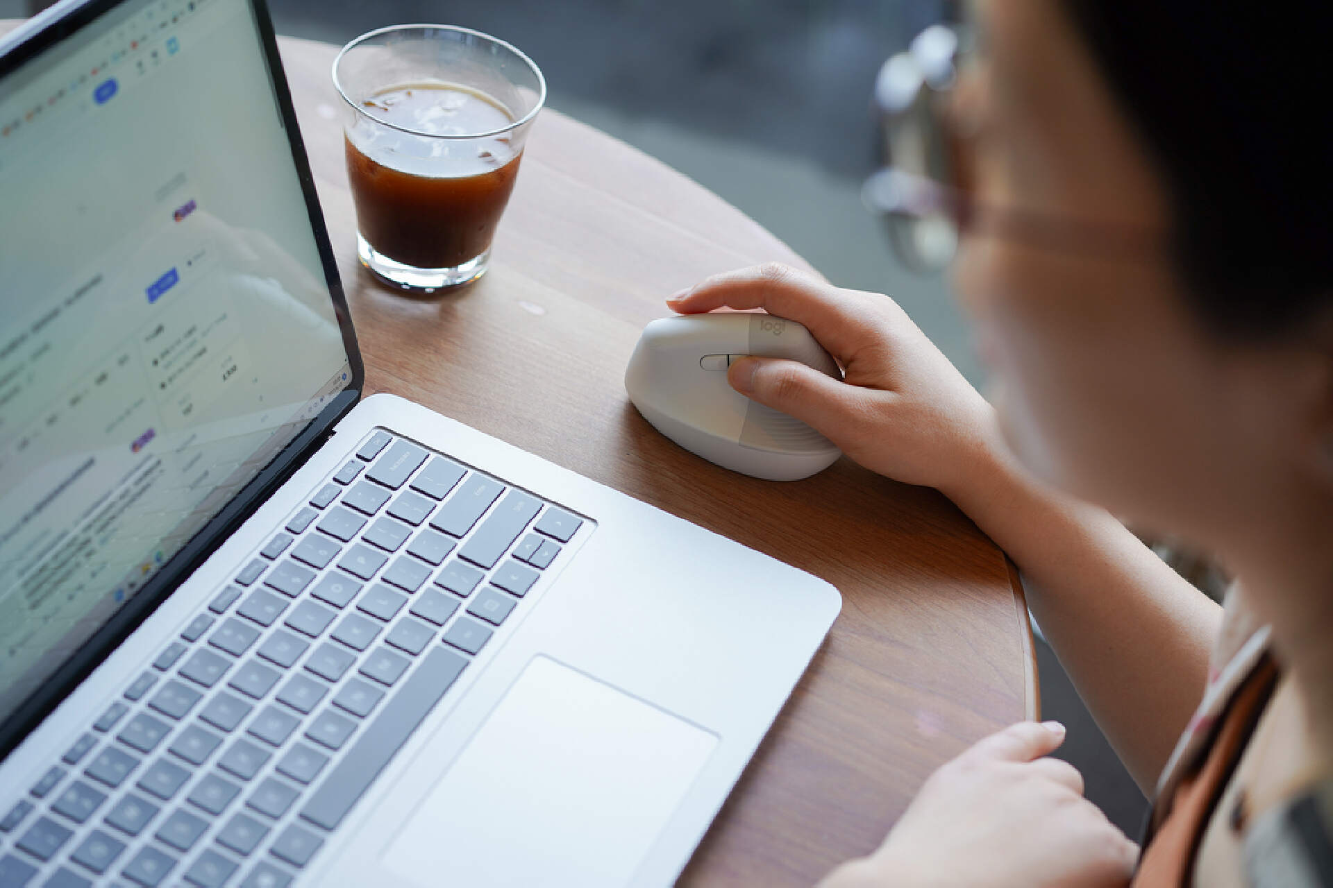 罗技m系列公认最好用鼠标,罗技liftvertical鼠标区别