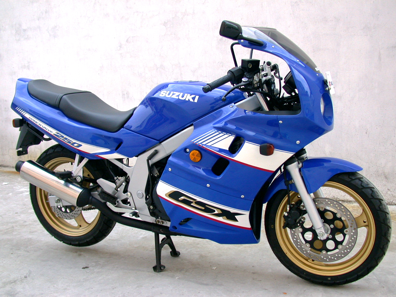 suzuki摩托车gsx250r仪表展示,机车suzukigsx450多少钱几缸