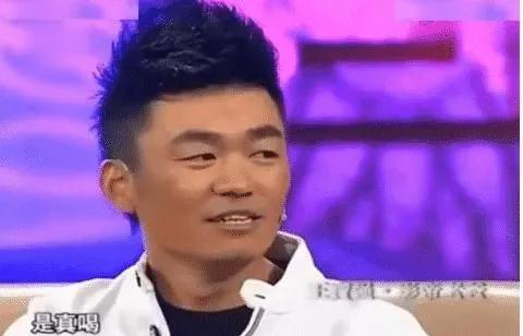 人在囧途里王宝强喝牛奶的那一段,王宝强人在囧途喝牛奶大学生拍摄