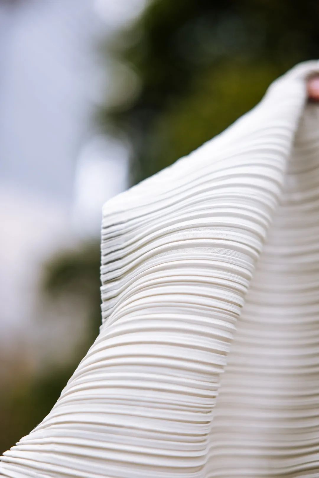 广州第①家「三宅一生」揭幕，这些超火单品拉满秋冬氛围感